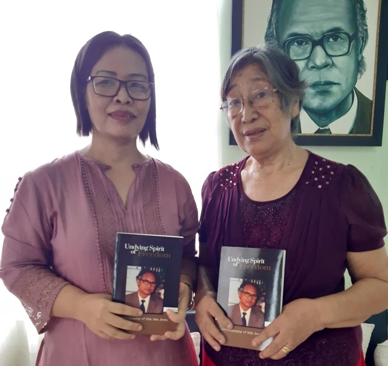 Tiala Mowu with the publisher Dr Lanusangla during the launching of ‘Undying Spirit of Freedom,’ an autobiography of Late Rtd Gen Mowu. (Photo Courtesy: Heritage Publishing House)